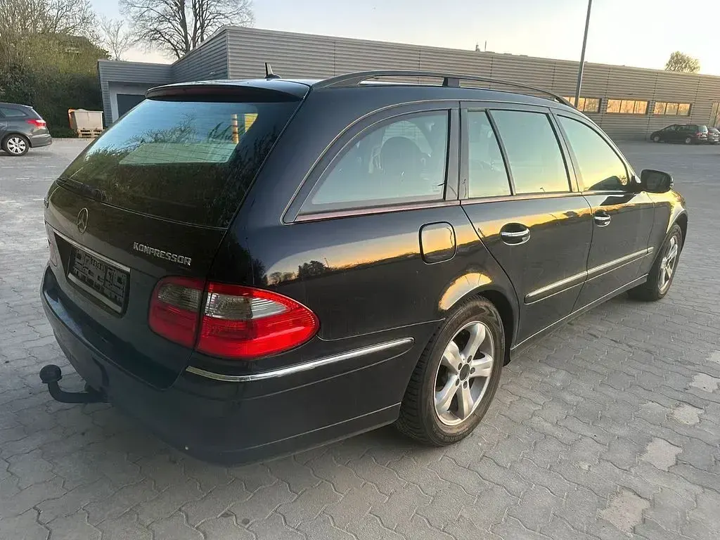 Gebraucht Mercedes E200 Elegance 184 PS (135 kW) 2008 Schwarz Limousine