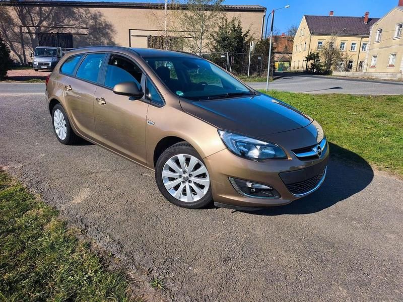 Gebraucht Opel Astra Edition 140 PS (102 kW) 2013 Champagner (m2) Kombi
