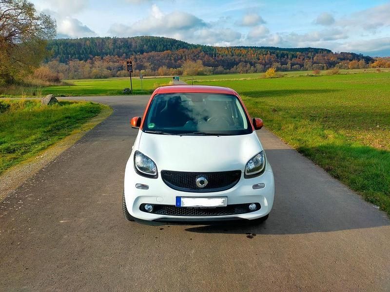 Weiß Gebraucht 2016 Smart ForFour Kleinwagen | 8.888 € (Guter Preis) - Bild 1/4