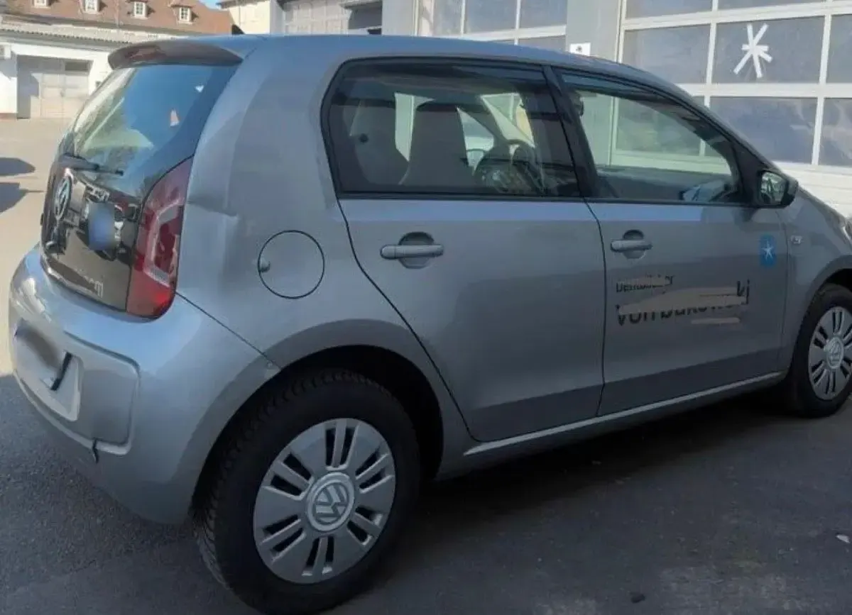 Usado VW up! Cup 75 CV (55 kW) 2013 Gris Utilitario