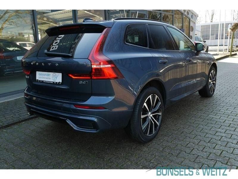 Gebraucht Volvo XC60 Plus 197 PS (144 kW) 2023 Blau metallic SUV