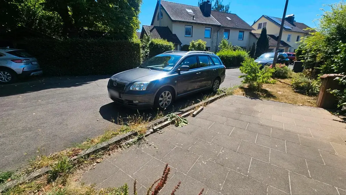 Gebraucht Toyota Avensis 129 PS (94 kW) 2004 Grau Kombi