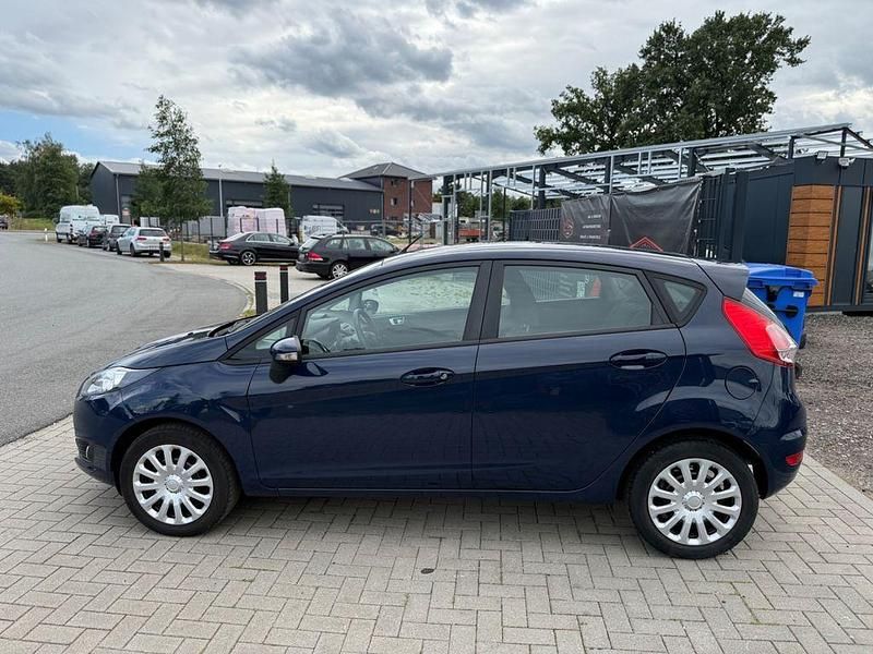 Gebraucht Ford Fiesta Trend 60 PS (44 kW) 2012 Blau Kleinwagen
