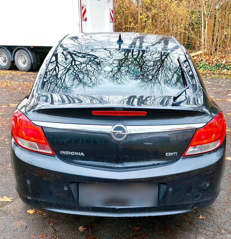 Gebraucht Opel Insignia 160 PS (117 kW) 2011 Schwarz Limousine