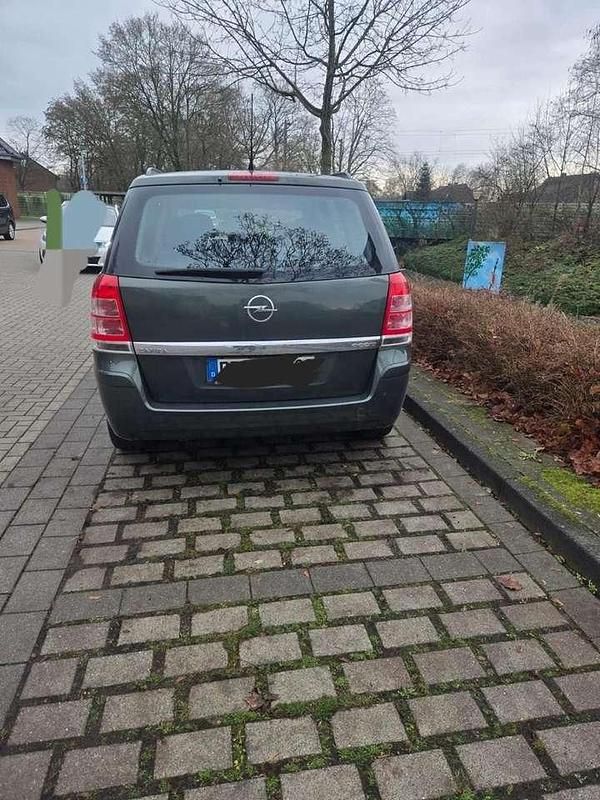 Gebraucht Opel Zafira Edition 105 PS (77 kW) 2009 Van / Kleinbus