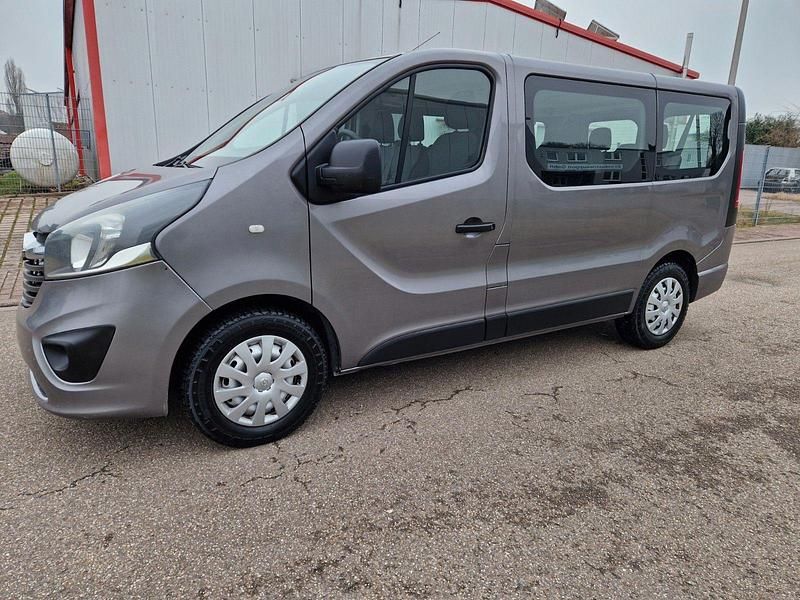 Gebraucht Opel Vivaro 120 PS (88 kW) 2016 Braun Van / Kleinbus
