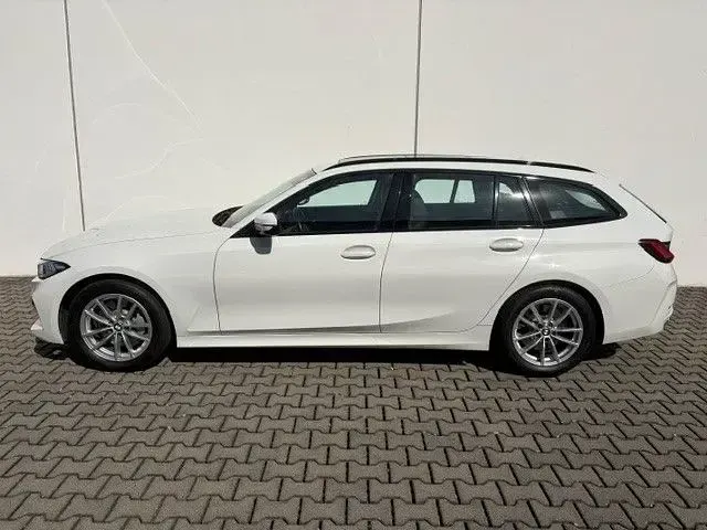 Gebraucht BMW 330 Sport Line 286 PS (210 kW) 2023 Weiss Kombi