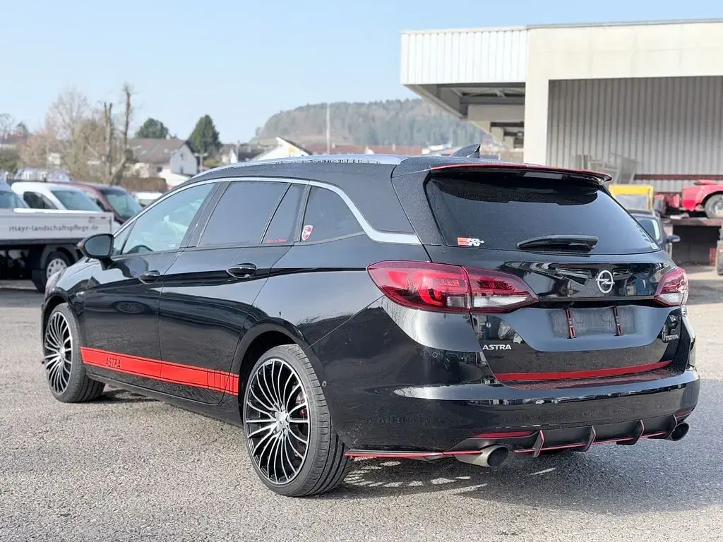 Używany Opel Astra Ultimate 200 KM (147 kW) 2017 Czarny Kombi