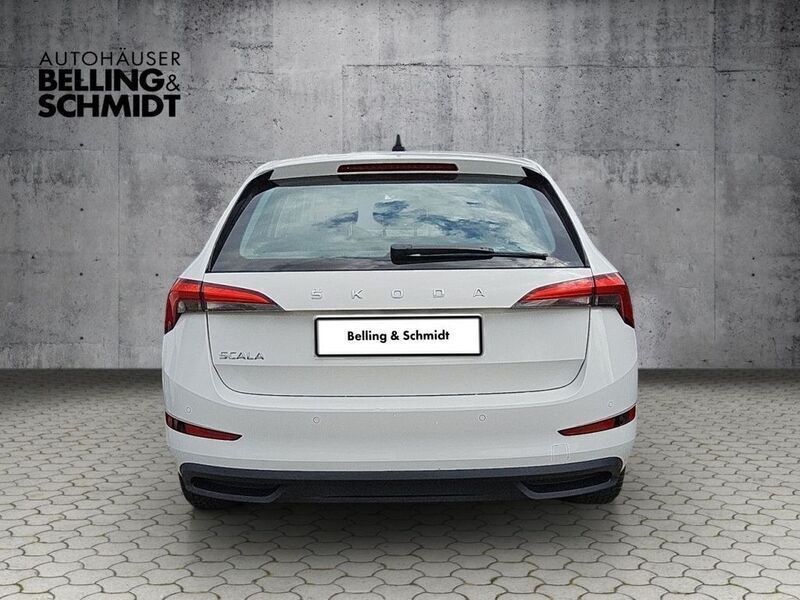 Gebraucht Skoda Scala Active 95 PS (69 kW) 2019 Candyweiß Kleinwagen