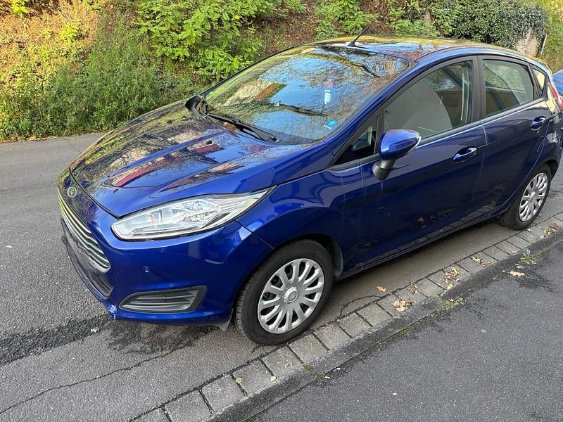 Gebraucht Ford Fiesta 80 PS (58 kW) 2016 Blau Kleinwagen