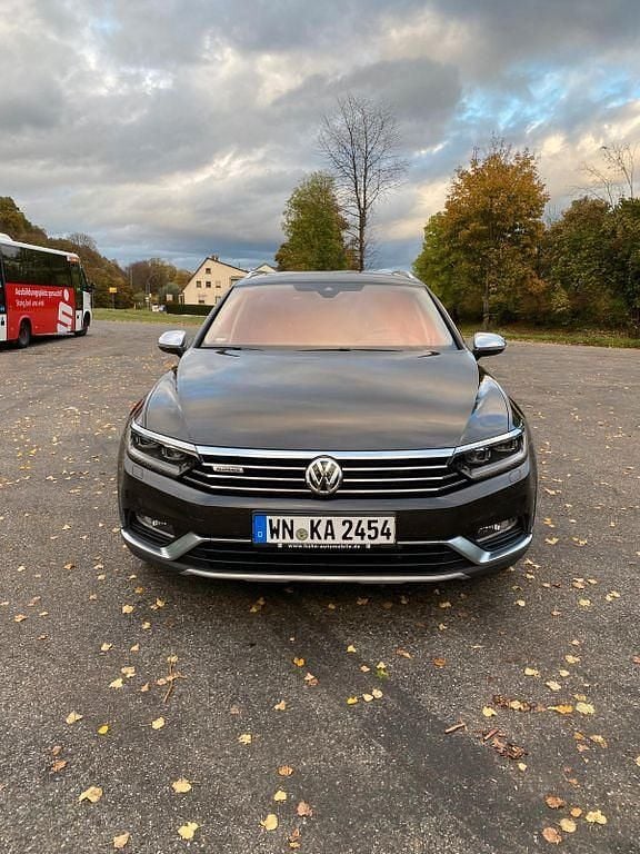 Braun Gebraucht 2015 VW Passat Alltrack Kombi | 22.998 € (Guter Preis) - Bild 1/4