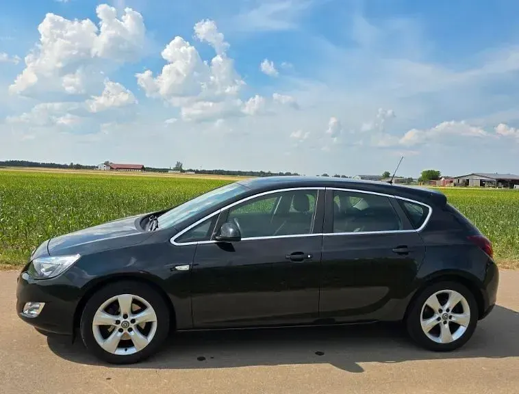 Gebraucht Opel Astra Edition 179 PS (131 kW) 2012 Schwarz Limousine