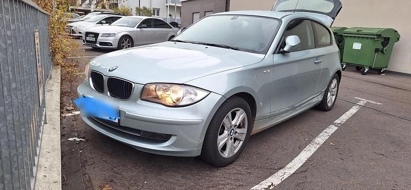 Grau Gebraucht 2009 BMW 116 Kleinwagen | 6.000 € - Bild 1/4