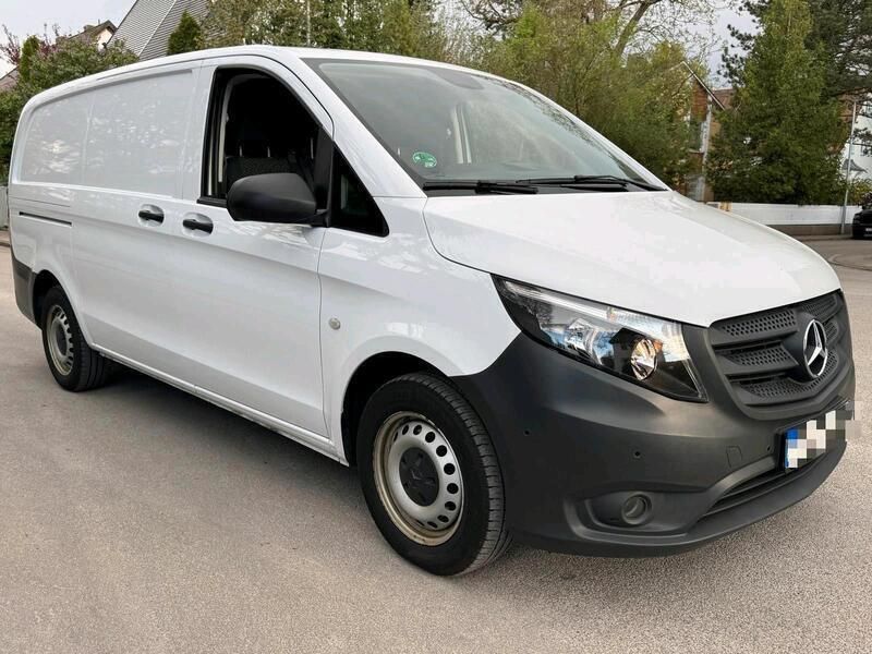 Weiß Gebraucht 2022 Mercedes Vito Van / Kleinbus | 25.500 € (Superpreis) - Bild 1/4