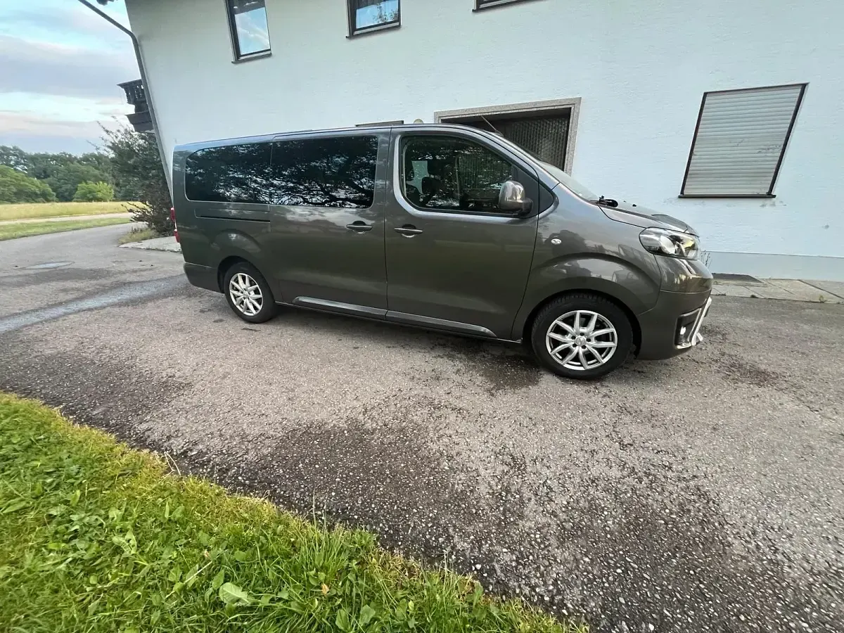 Gebraucht Toyota Proace Verso 177 PS (130 kW) 2017 Grau Kombi