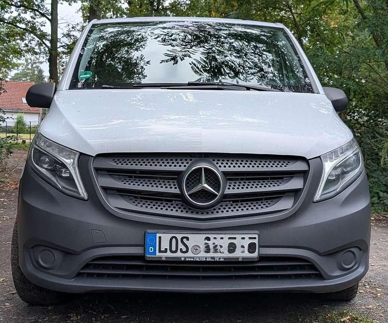 Weiß Gebraucht 2015 Mercedes Vito Van / Kleinbus | 11.490 € (Superpreis) - Bild 1/4