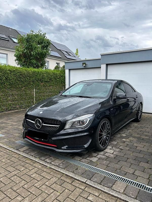 Schwarz Gebraucht 2014 Mercedes CLA250 AMG Limousine | 17.000 € (Fairer Preis) - Bild 1/4