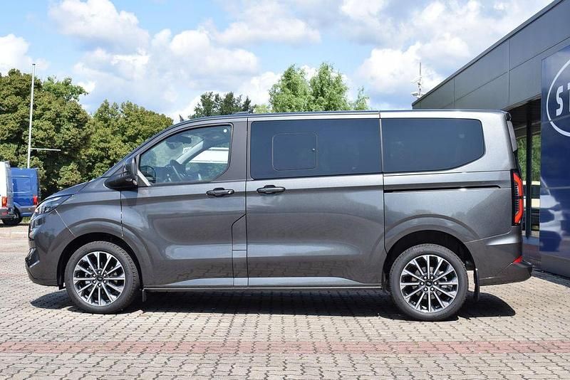 Neu Ford Tourneo Titanium 170 PS (125 kW) 2025 Grau Van / Kleinbus