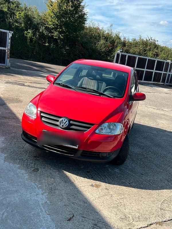 Rot Gebraucht 2008 VW Fox Kleinwagen | 1.300 € - Bild 1/4