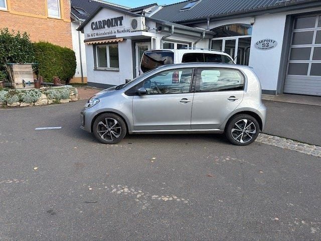 Second-hand VW e-up! 66 kW (90 CP) 2021 Argintiu Hatchback
