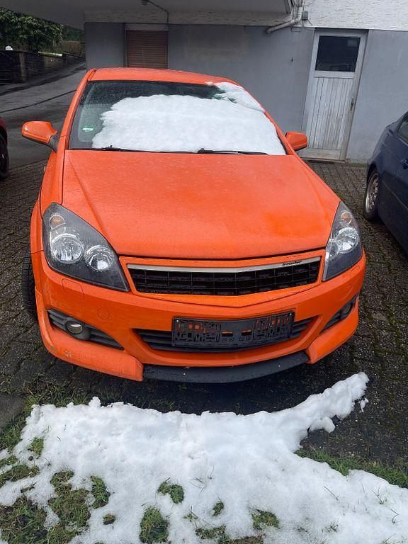 Orange Gebraucht 2006 Opel Astra GTC Limousine | 3.799 € (Teuer) - Bild 1/4