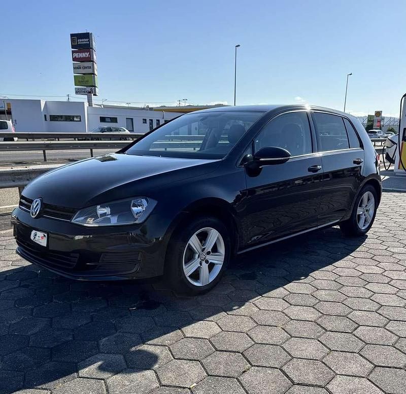 Schwarz Gebraucht 2015 VW Golf VII Comfortline Kleinwagen | 9.700 € (Guter Preis) - Bild 1/4
