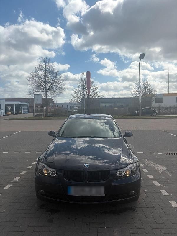 Gebraucht BMW 320 150 PS (110 kW) 2007 Blau Limousine