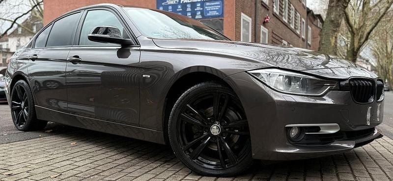Gebraucht BMW 320 Sport Line 184 PS (135 kW) 2013 Braun Limousine