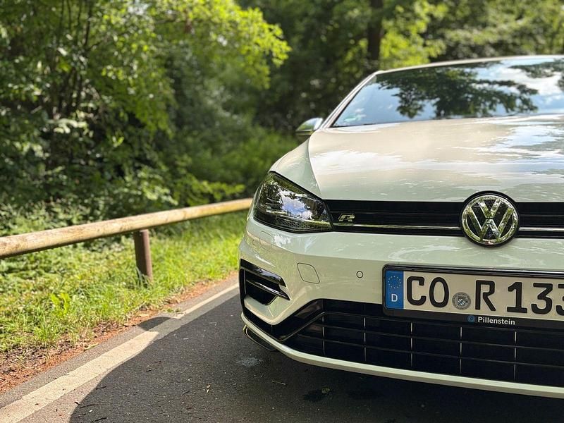 Weiß Gebraucht 2019 VW Golf VII R Kombi | 23.499 € (Superpreis) - Bild 1/4