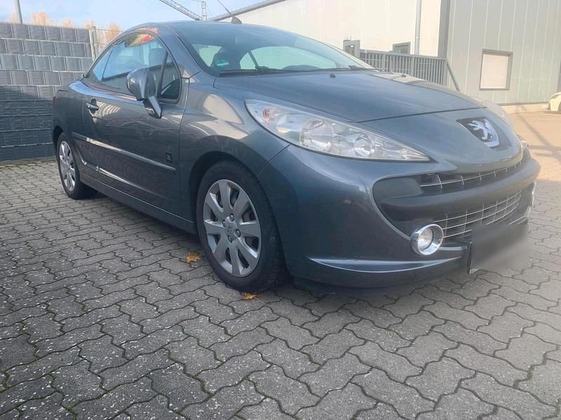 Grau Gebraucht 2009 Peugeot 207 CC Cabrio | 3.350 € (Etwas zu teuer) - Bild 1/4