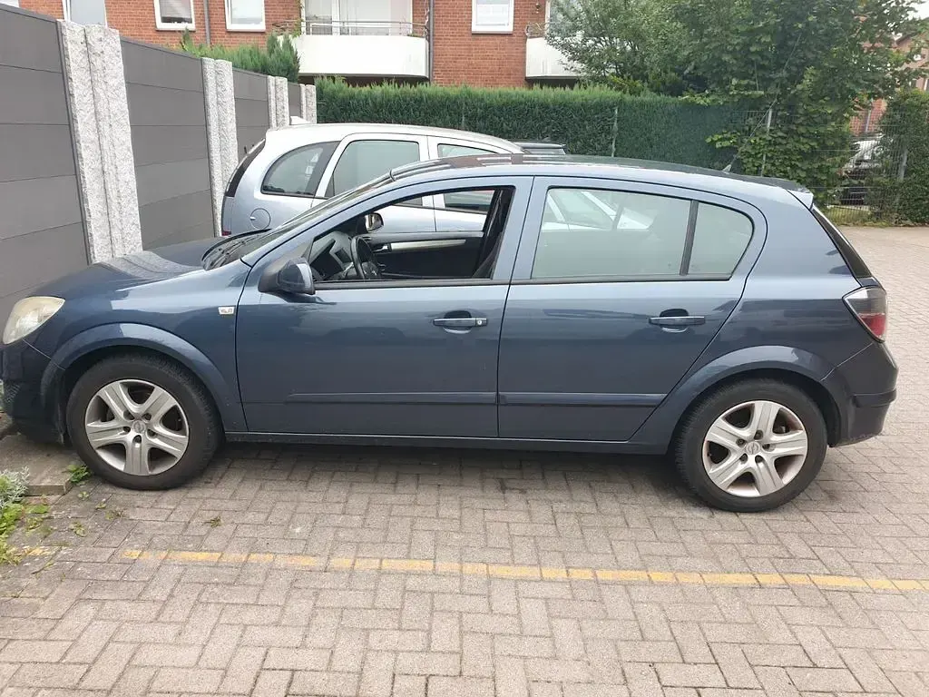 Gebraucht Opel Astra Edition 101 PS (74 kW) 2009 Limousine
