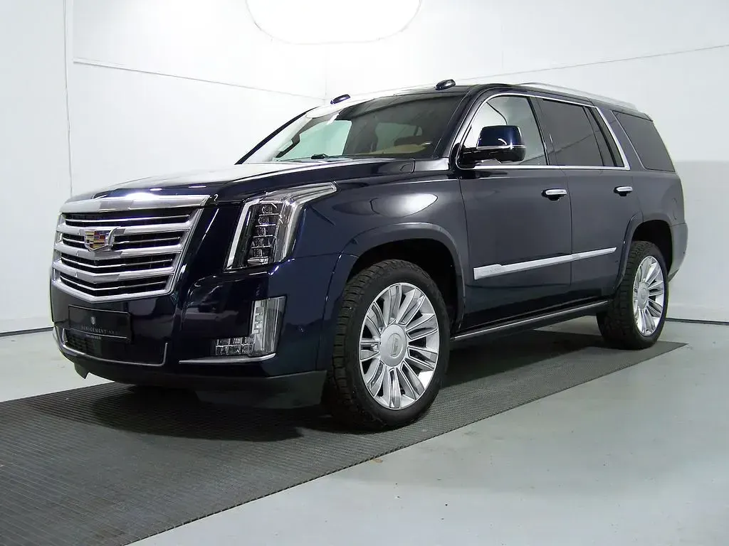 Gebraucht Cadillac Escalade 426 PS (313 kW) 2018 Blau (metallic) SUV