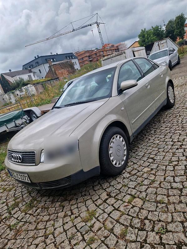 Gold Gebraucht 2001 Audi A4 Limousine | 1.200 € (Fairer Preis) - Bild 1/4
