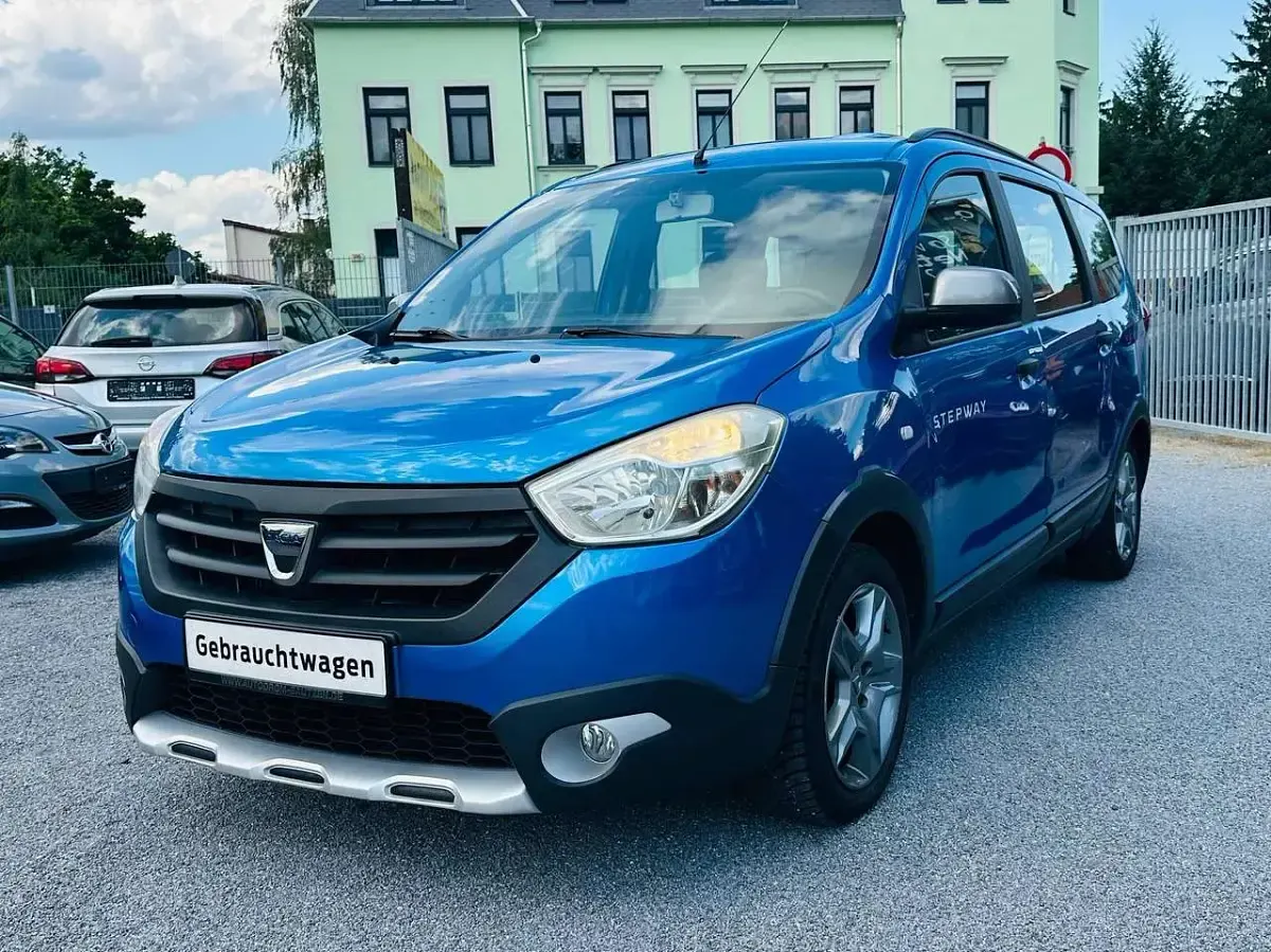 Gebraucht Dacia Lodgy Celebration 116 PS (85 kW) 2017 Blau sky Van / Kleinbus