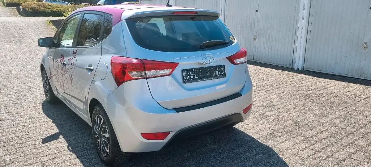 Gebraucht Hyundai ix20 90 PS (66 kW) 2011 Silber Kleinwagen