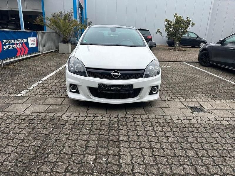 Gebraucht Opel Astra GTC OPC 241 PS (177 kW) 2010 Weiß Limousine