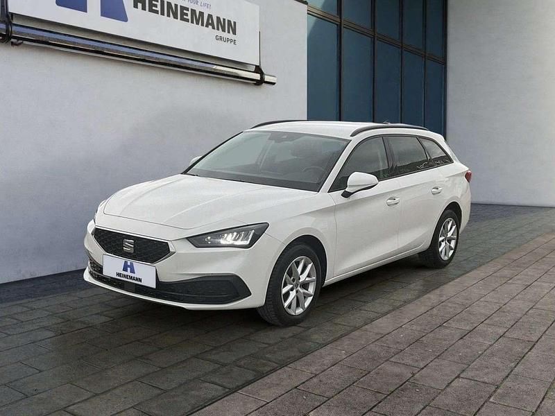 'candy' weiss Gebraucht 2024 Seat Leon ST Style Kombi | 21.450 € (Guter Preis) - Bild 1/4