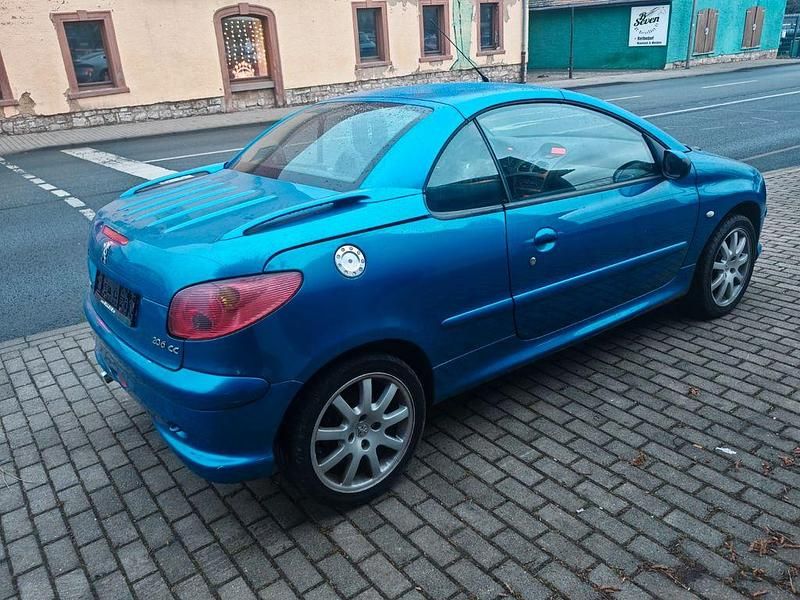 Gebraucht Peugeot 206 CC Platinum 109 PS (80 kW) 2003 Blau Cabrio