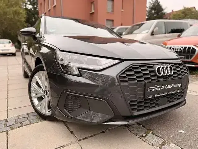 Gebraucht Audi A3 Sportback e-tron Ambiente 109 PS (80 kW) 2021 Grau Kleinwagen