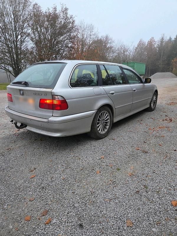 Gebraucht BMW 530 193 PS (141 kW) 2002 Silber Kombi