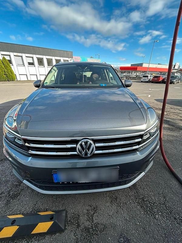 Grau Gebraucht 2018 VW Tiguan Allspace SUV | 27.999 € (Etwas zu teuer) - Bild 1/4