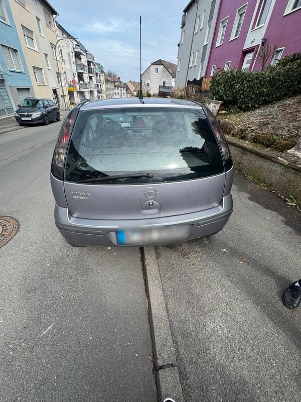 Usata Opel Corsa 60 CV (44 kW) 2004 Argento Utilitaria