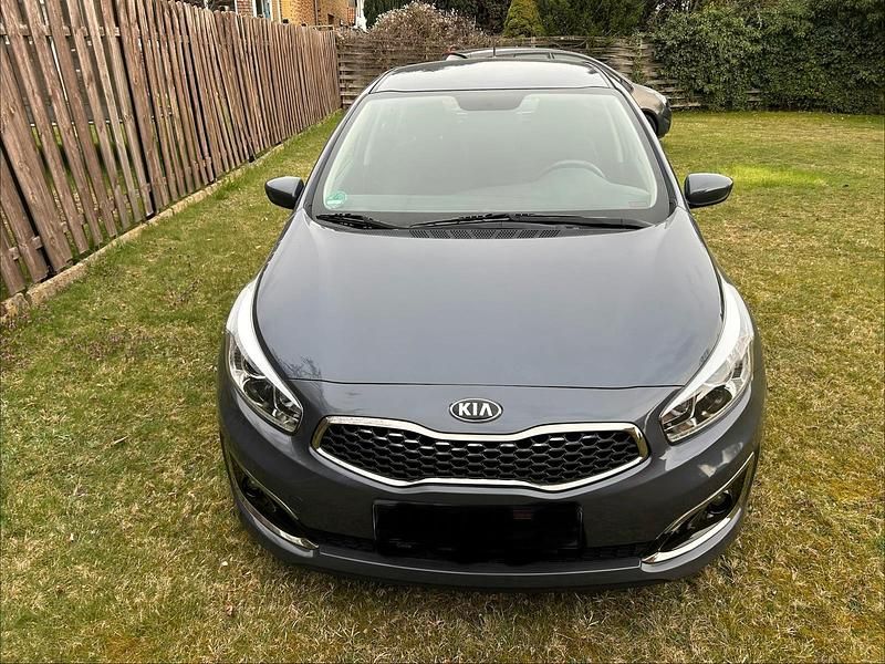 Gebraucht Kia Ceed Edition 7 135 PS (99 kW) 2017 Grau Kleinwagen