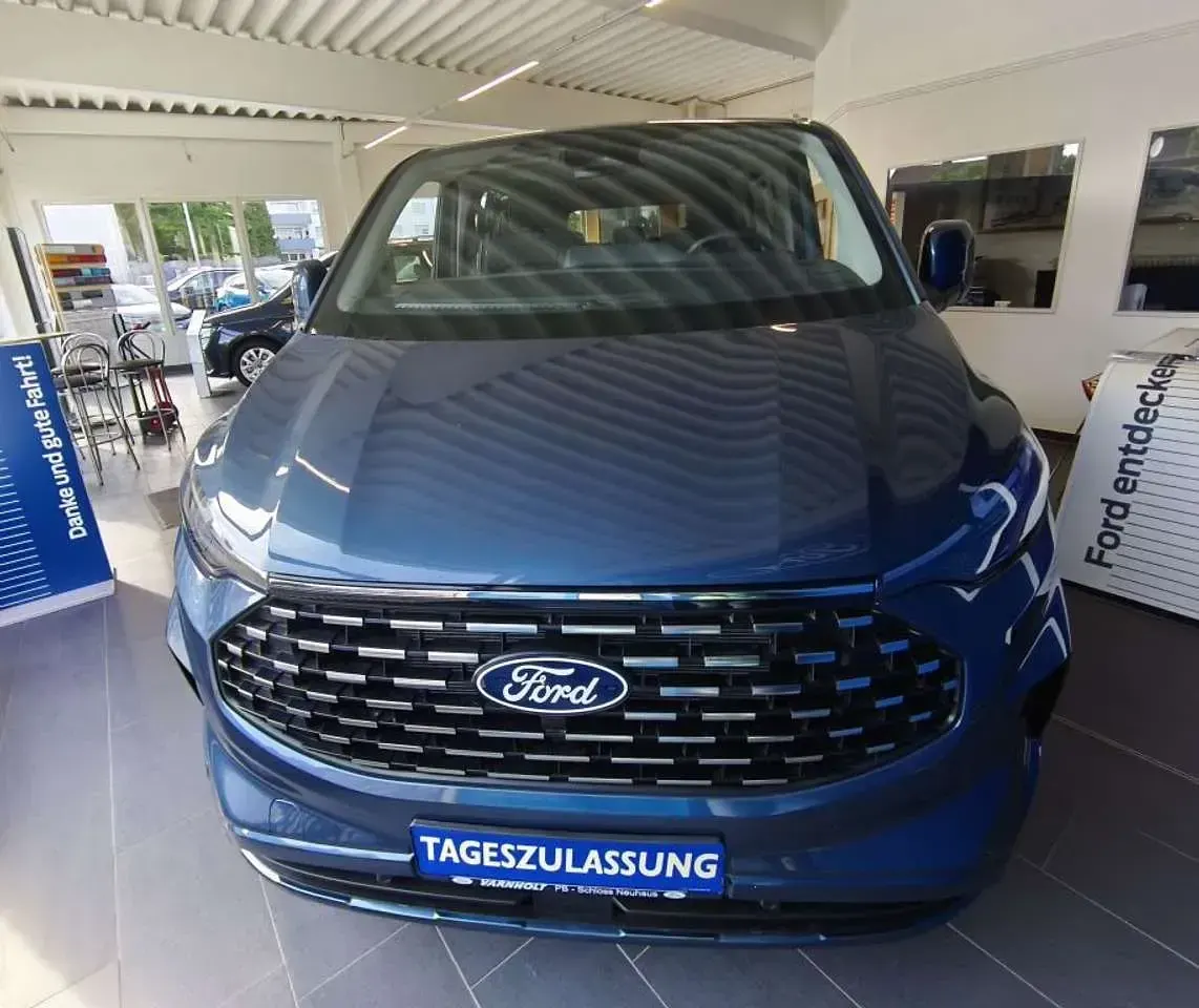 Gebraucht Ford Tourneo Titanium 150 PS (110 kW) 2026 Blue metallic Van / Kleinbus