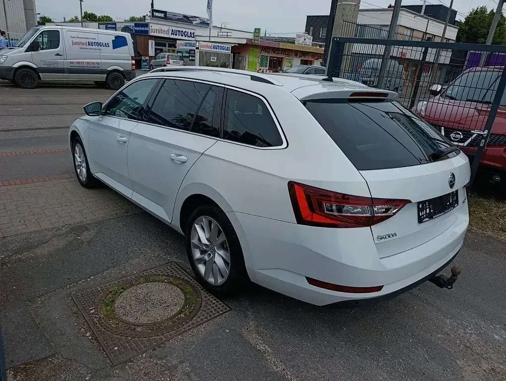 Gebraucht Skoda Superb Style 179 PS (131 kW) 2017 Weiß Kombi