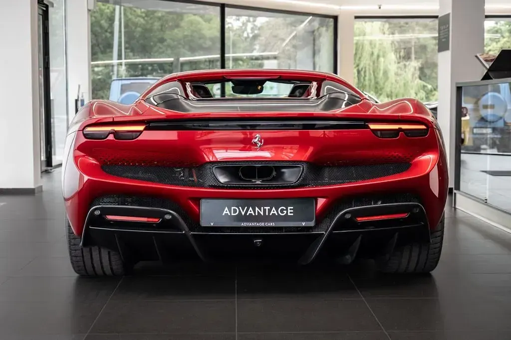 Gebraucht Ferrari 296 829 PS (609 kW) 2025 Rot Cabrio