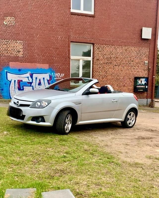 Gebraucht Opel Tigra 90 PS (66 kW) 2004 Silber Cabrio