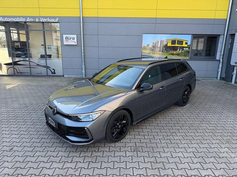 Gebraucht VW Passat R-line 150 PS (110 kW) 2024 Grau Kombi