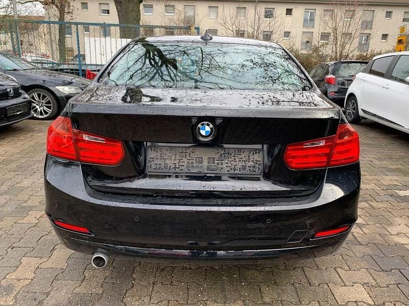 Gebraucht BMW 320 184 PS (135 kW) 2013 Schwarz Limousine