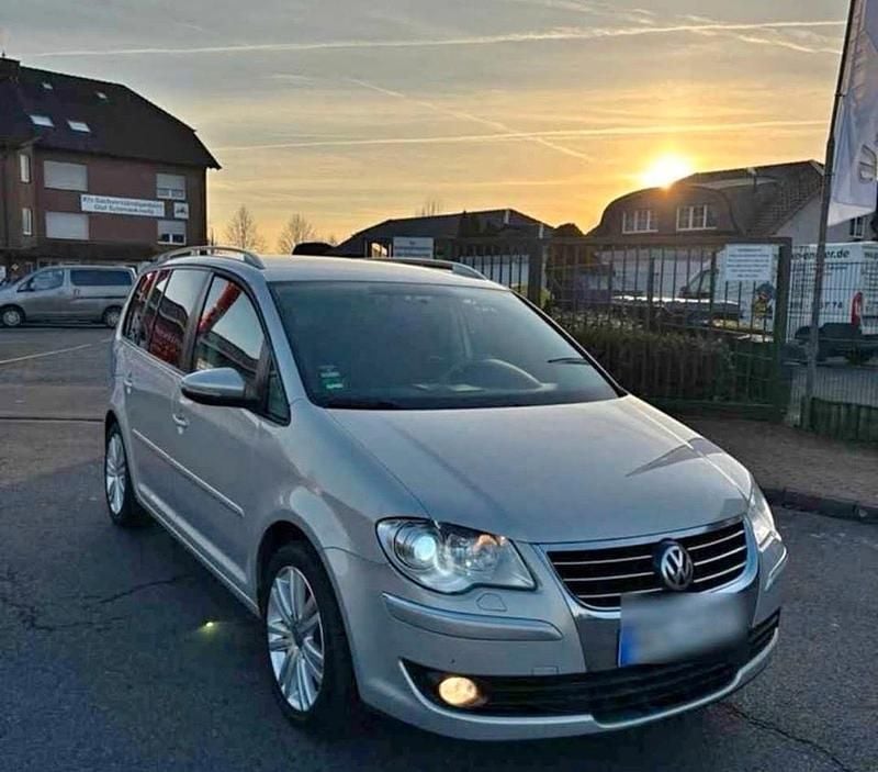 Grau Gebraucht 2009 VW Touran Van / Kleinbus | 5.000 € (Fairer Preis) - Bild 1/3